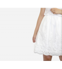 Robe femme a base de broderie anglaise