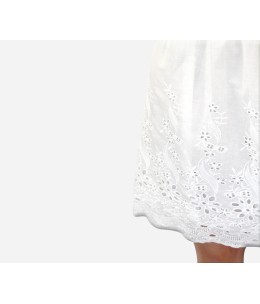 Robe femme a base de broderie anglaise